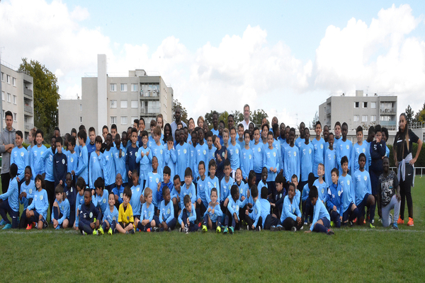 Remise des equipements de l'Ecole municipale de football