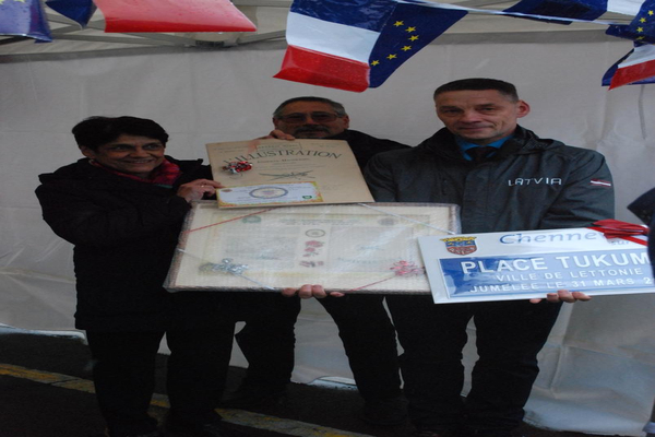 Inauguration de la place Tukums