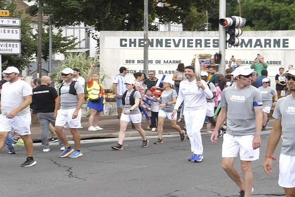 La flamme Olympique, le Village Olympique et le feu d'artifice