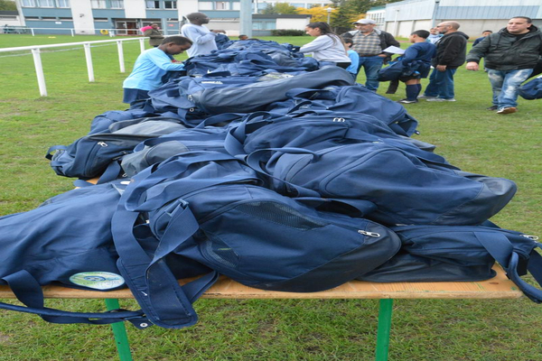 Remise des equipements de l'Ecole municipale de football